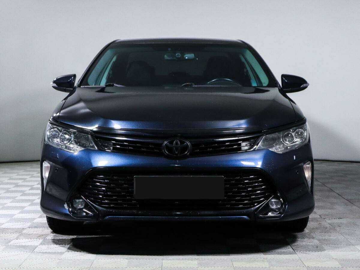 Toyota Camry с пробегом — 2017 год. Фото: #1