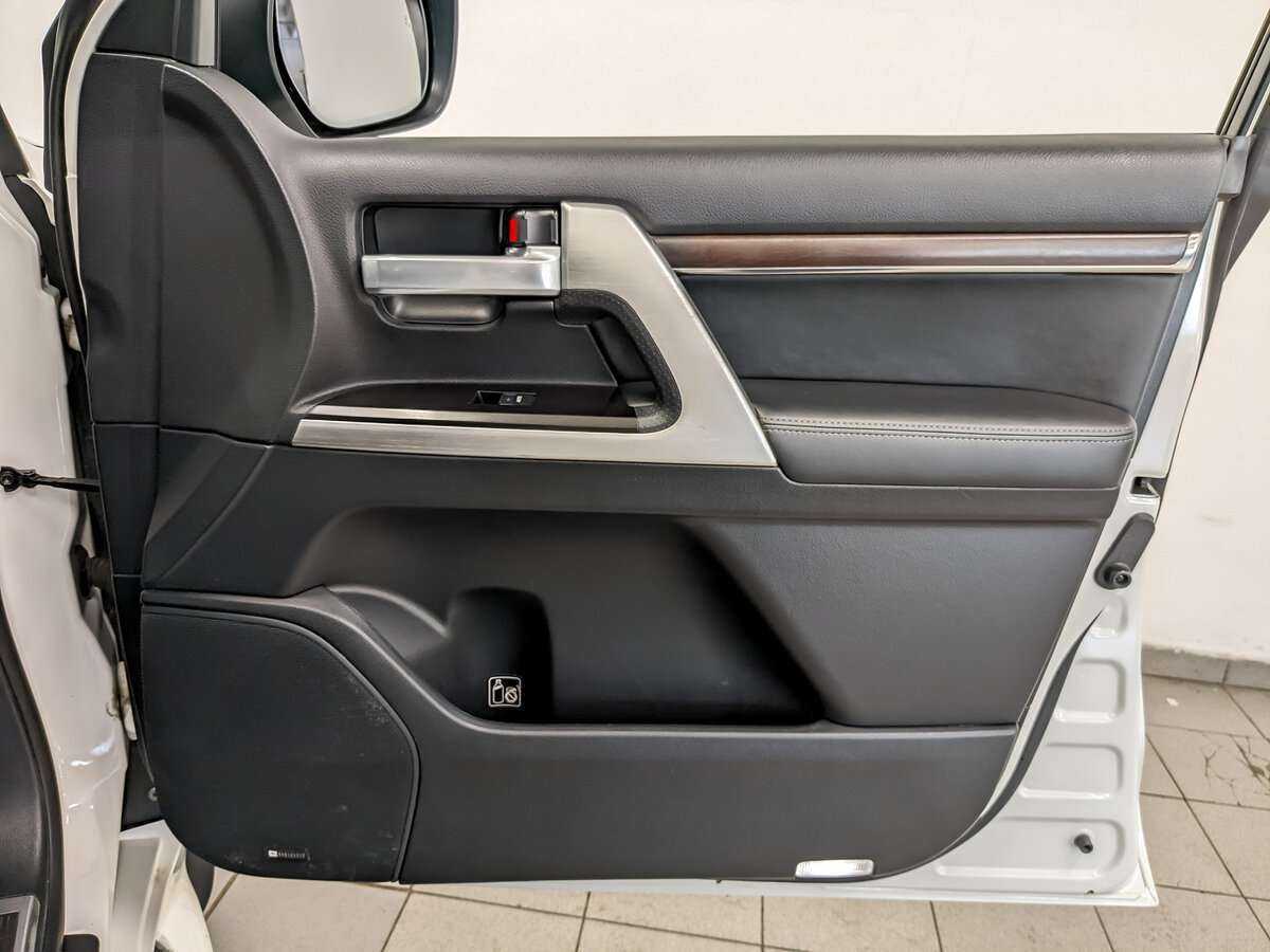 Toyota Land Cruiser с пробегом — 2017 год. Фото: #18