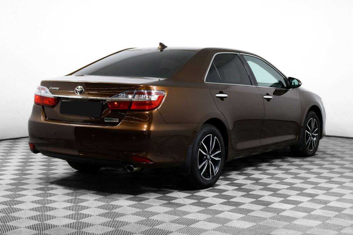 Toyota Camry с пробегом — 2017 год. Фото: #4