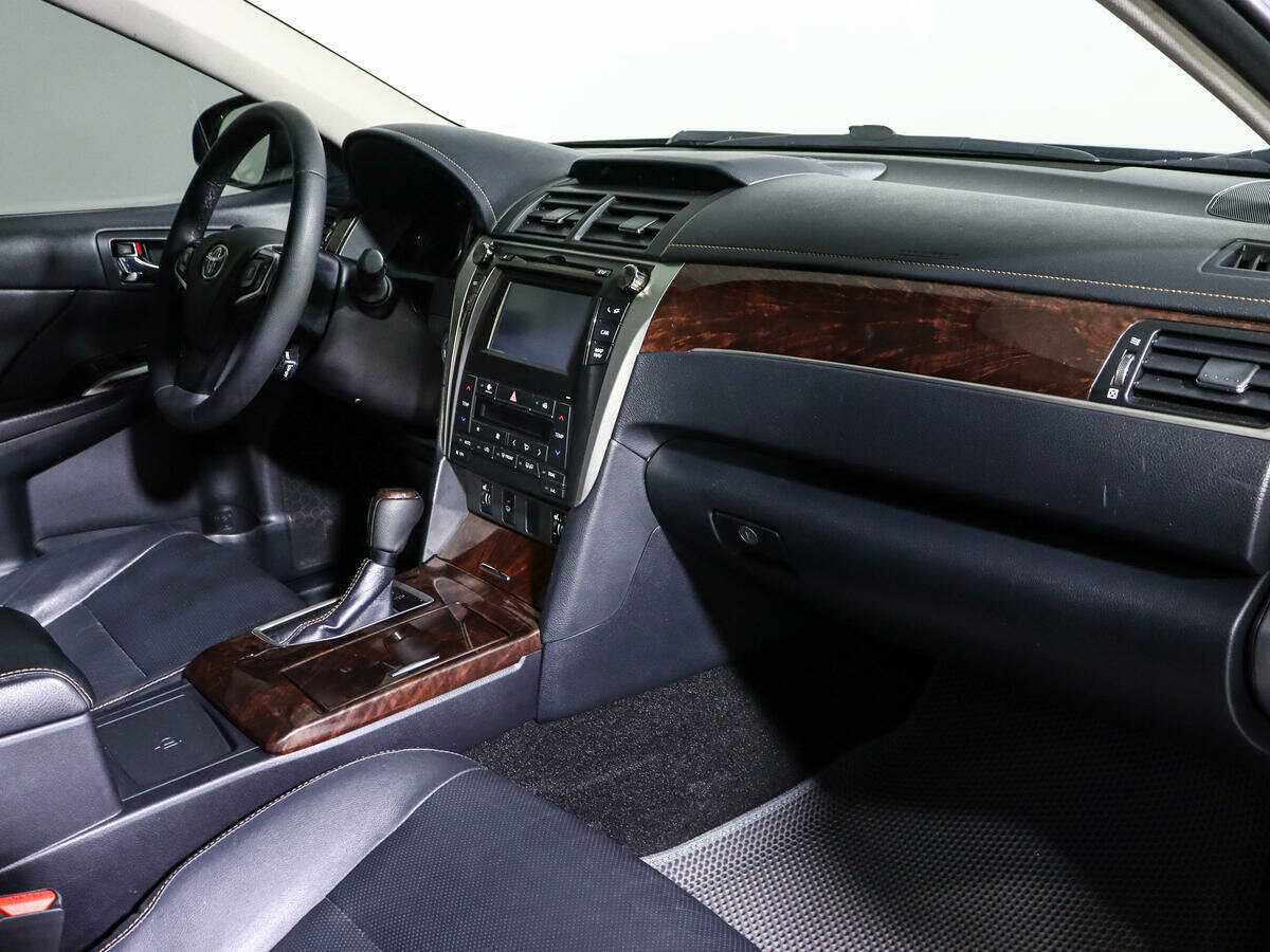 Toyota Camry с пробегом — 2016 год. Фото: #8