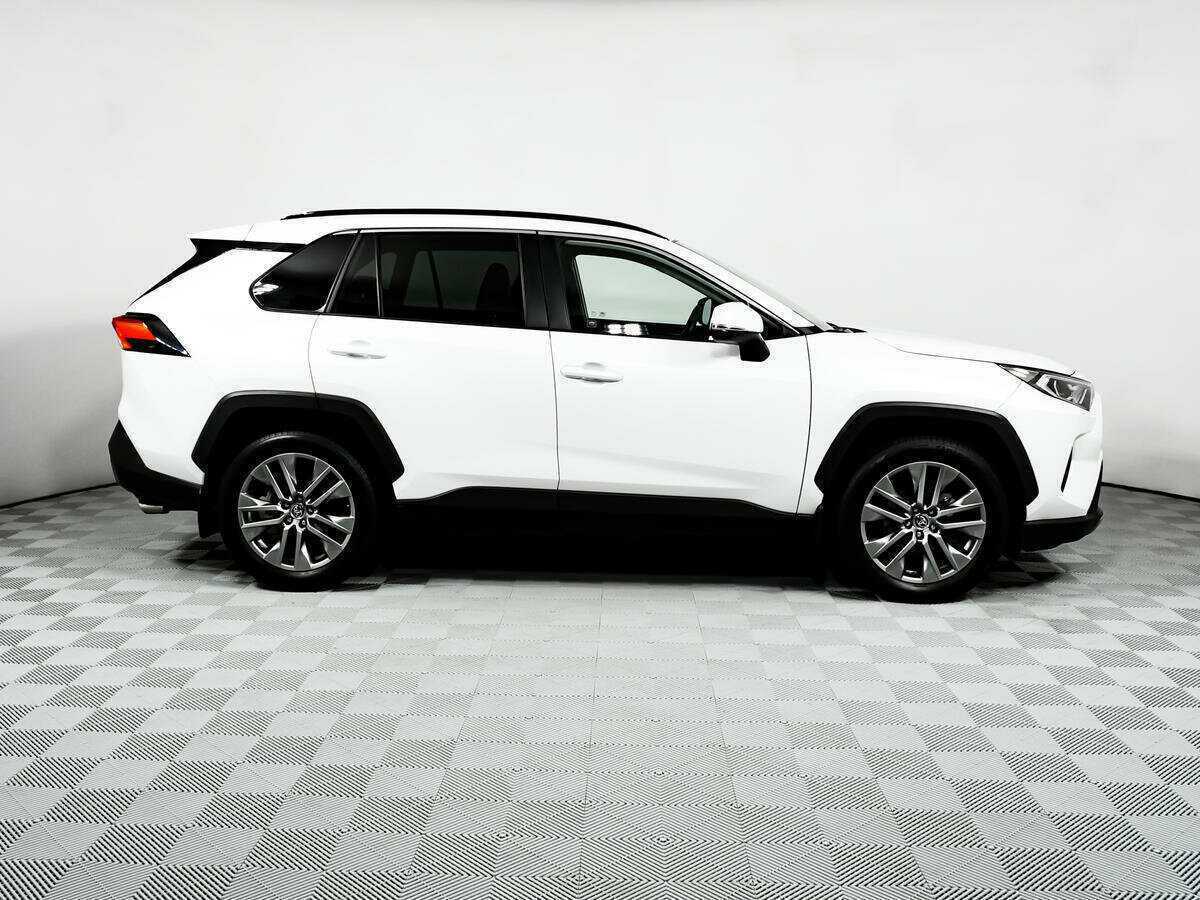 Toyota RAV4 с пробегом — 2021 год. Фото: #3