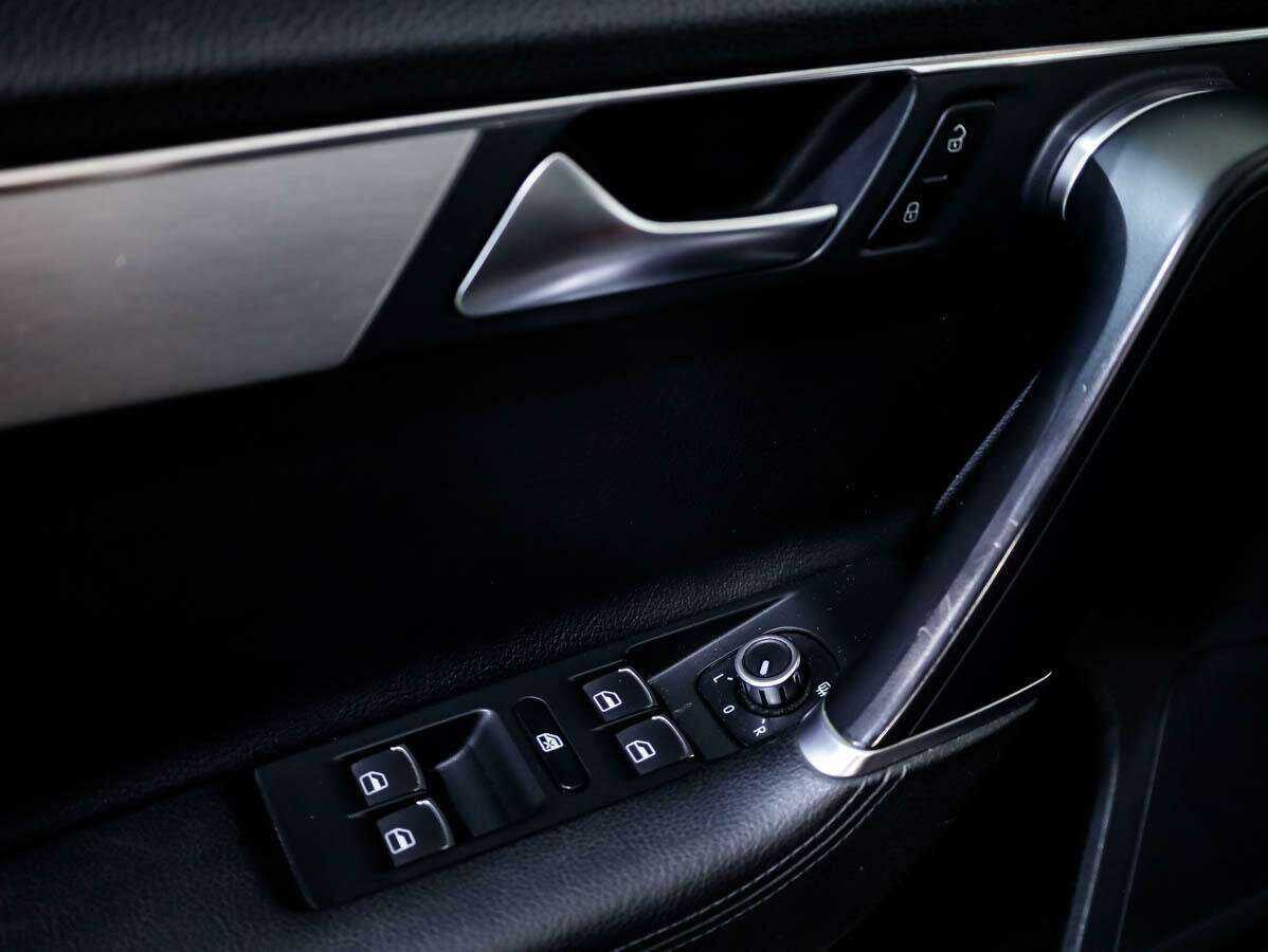 Volkswagen Passat с пробегом — 2011 год. Фото: #12