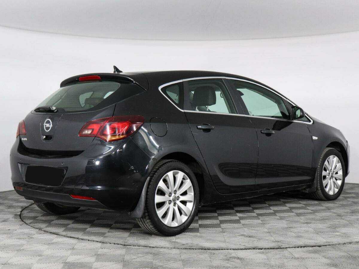 Opel Astra с пробегом — 2011 год. Фото: #2