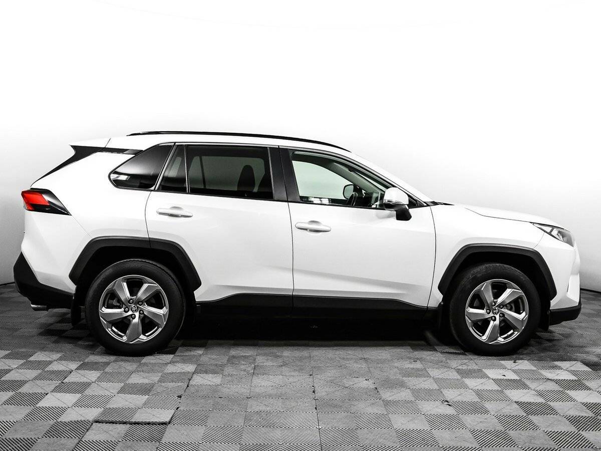 Toyota RAV4 с пробегом — 2021 год. Фото: #3