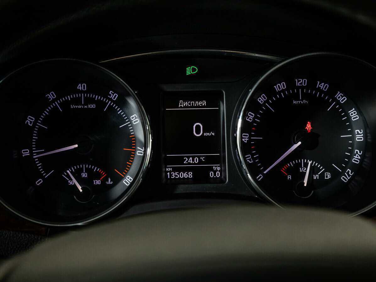 Skoda Superb с пробегом — 2011 год. Фото: #11