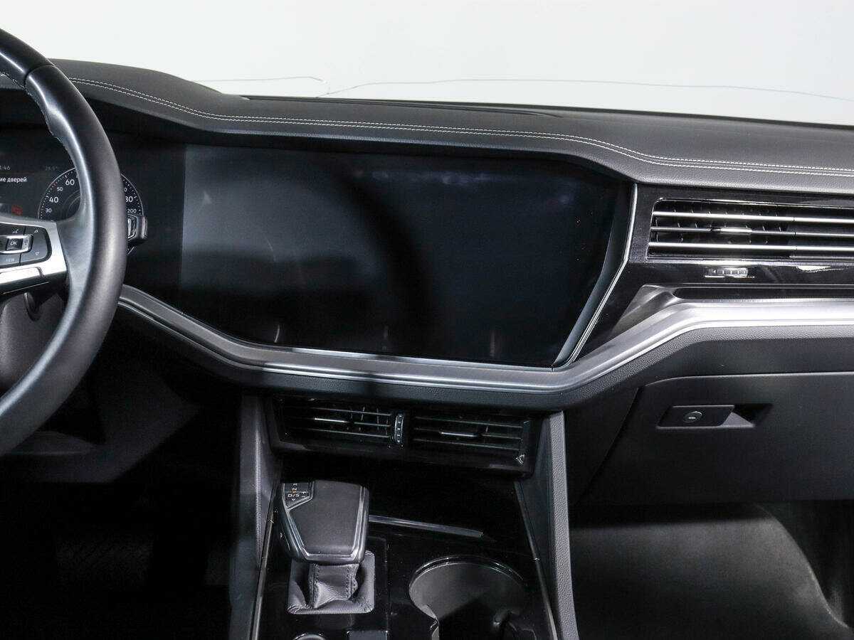 Volkswagen Touareg с пробегом — 2019 год. Фото: #10