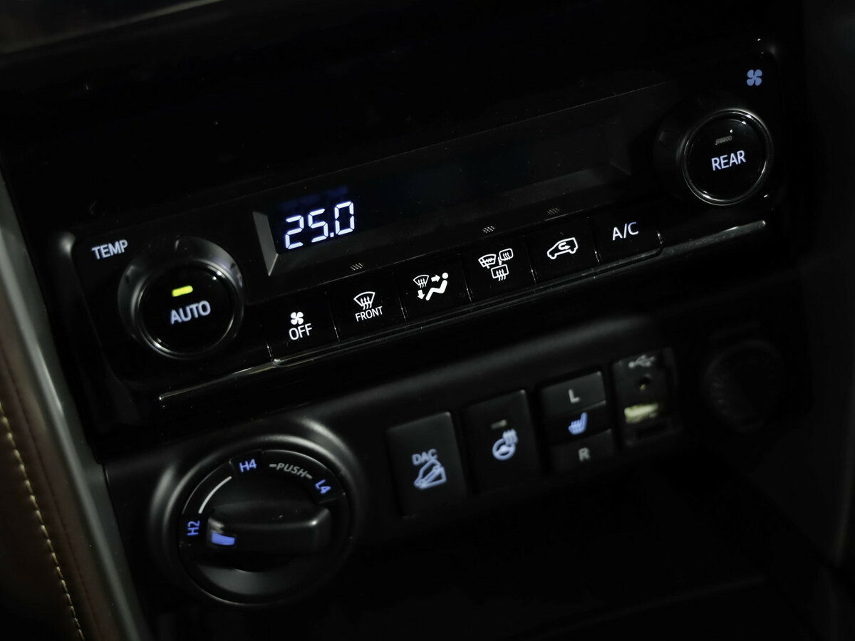 Toyota Fortuner с пробегом — 2017 год. Фото: #17