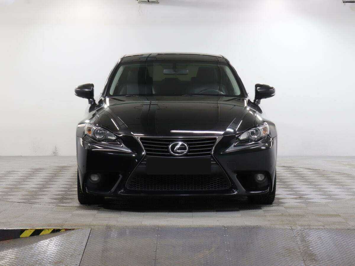 Lexus IS с пробегом — 2015 год. Фото: #1