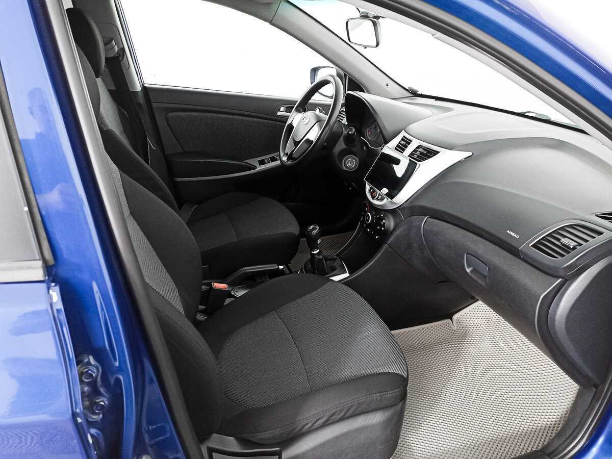 Hyundai Solaris с пробегом — 2011 год. Фото: #8