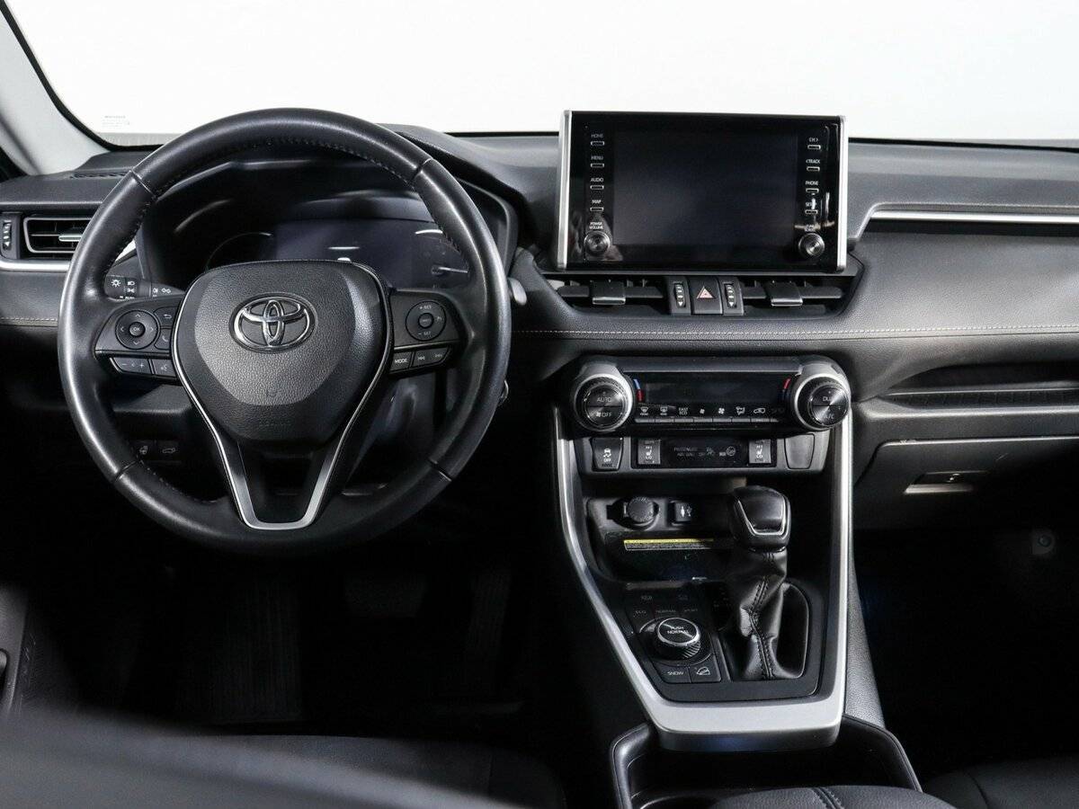 Toyota RAV4 с пробегом — 2020 год. Фото: #8