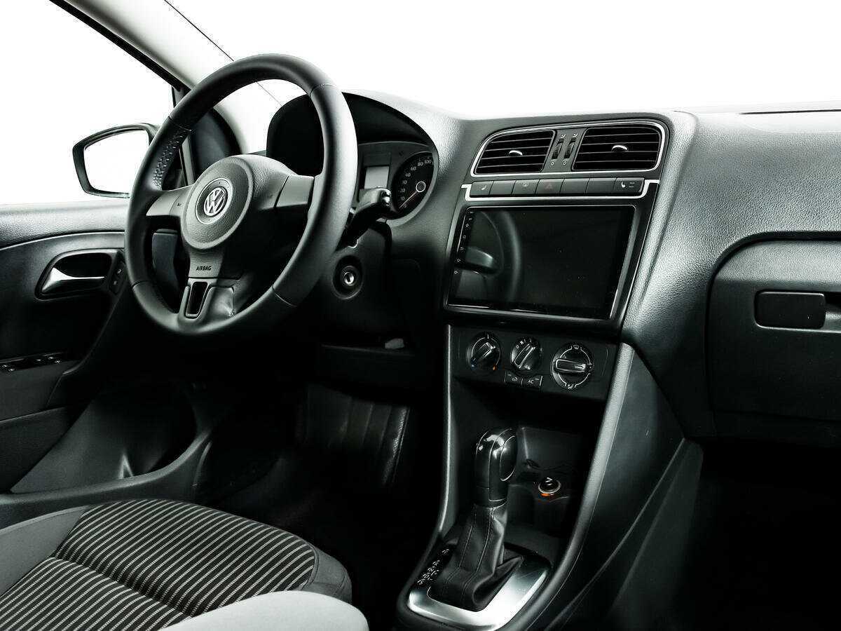 Volkswagen Polo с пробегом — 2010 год. Фото: #8