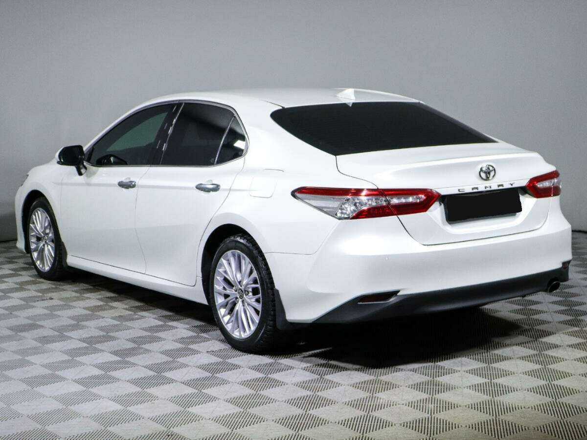 Toyota Camry с пробегом — 2018 год. Фото: #5