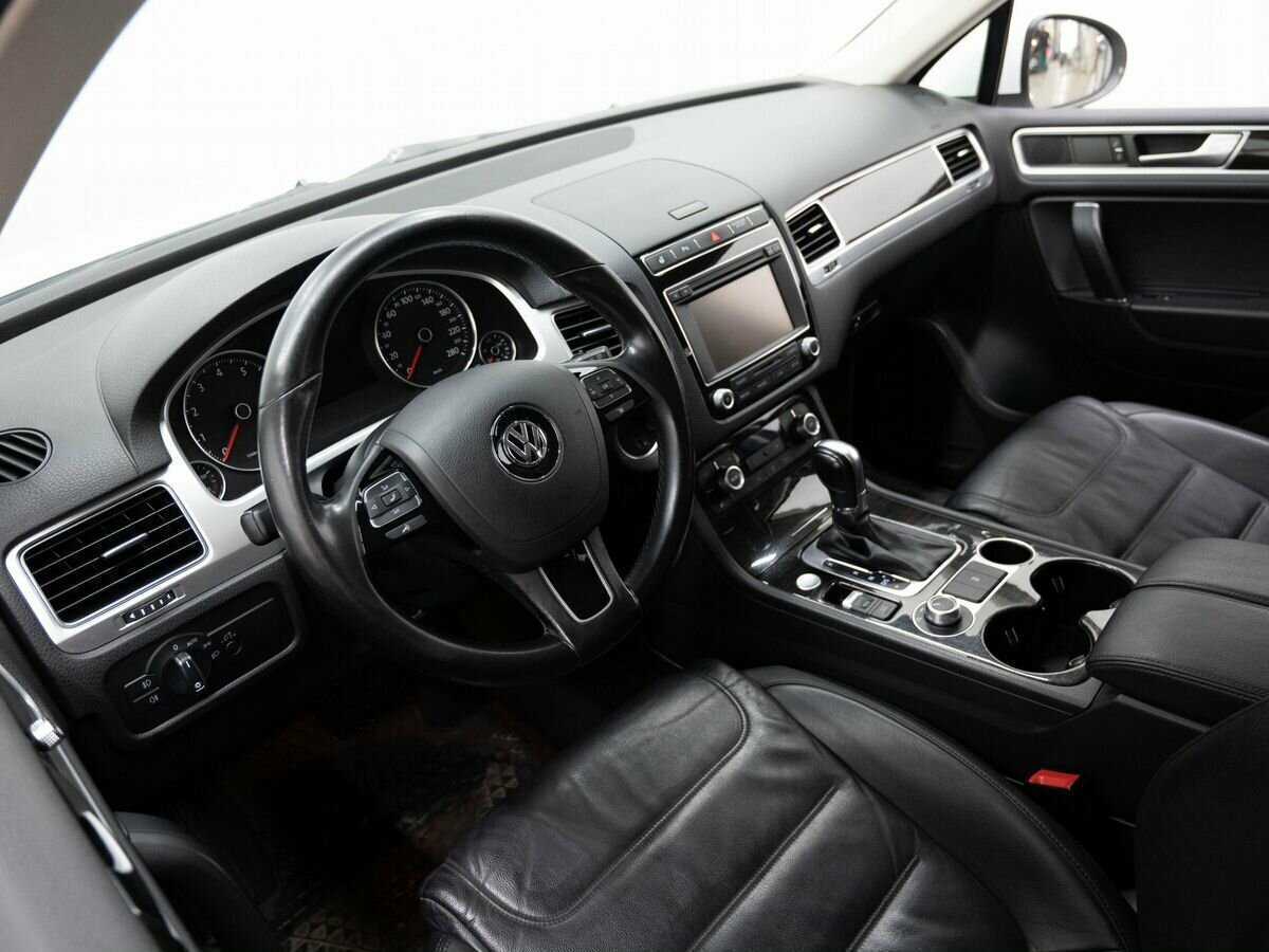 Volkswagen Touareg с пробегом — 2015 год. Фото: #12