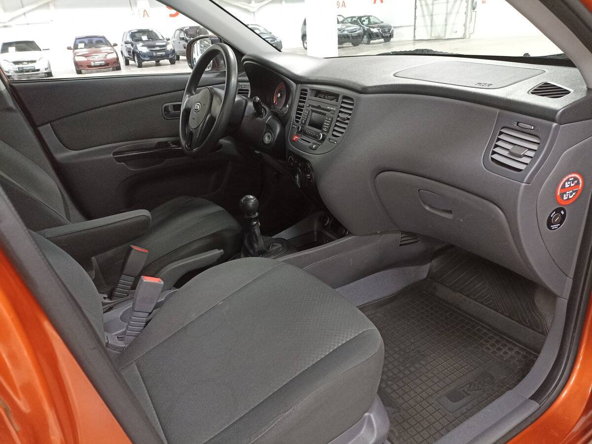 Kia Rio с пробегом — 2011 год. Фото: #10