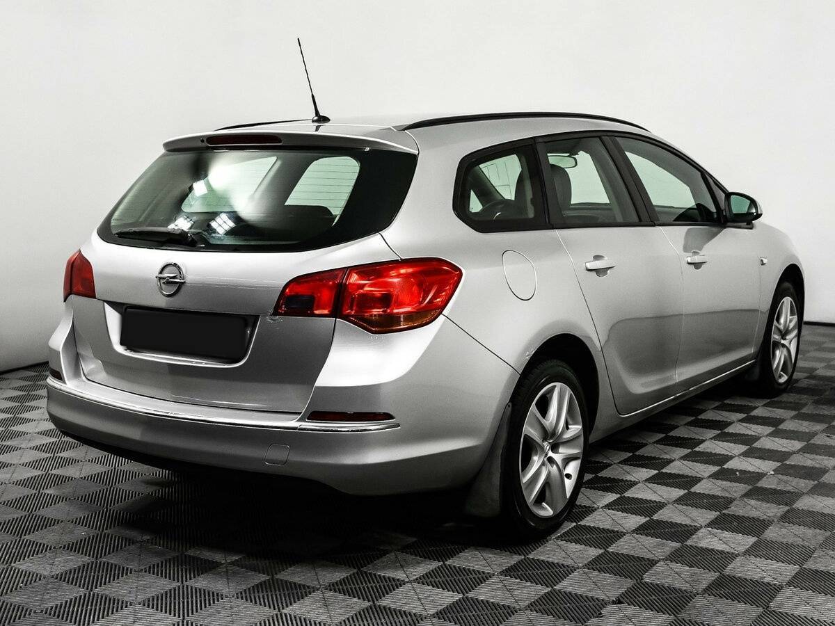 Opel Astra с пробегом — 2013 год. Фото: #4