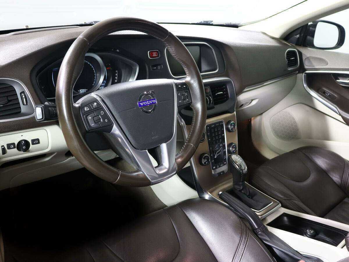 Volvo V40 Cross Country с пробегом — 2013 год. Фото: #10