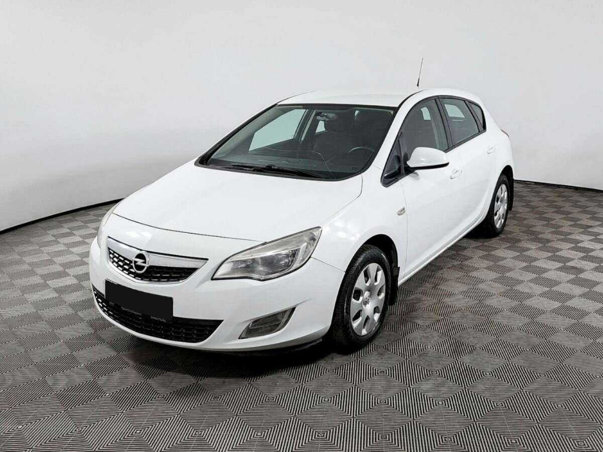 Opel Astra с пробегом — 2011 год. Фото: #0