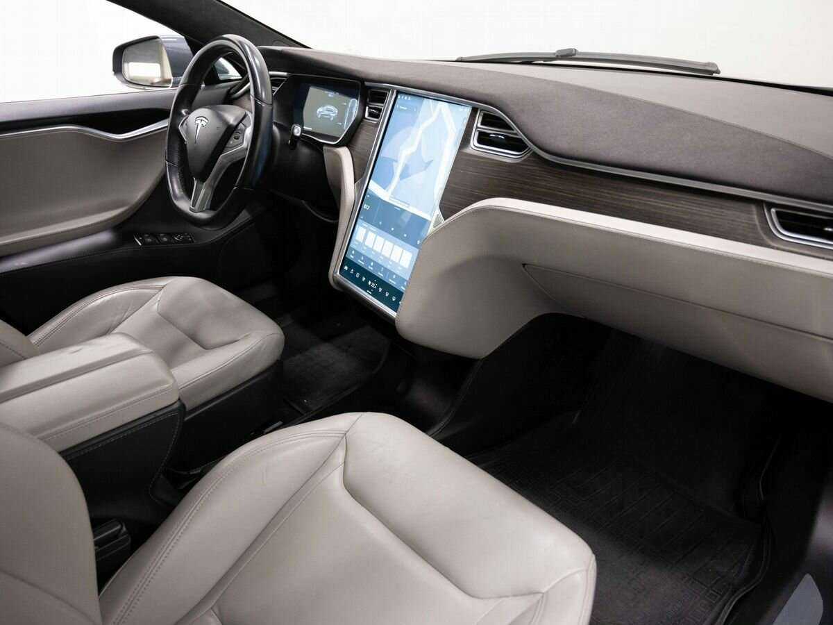 Tesla Model S с пробегом — 2015 год. Фото: #6