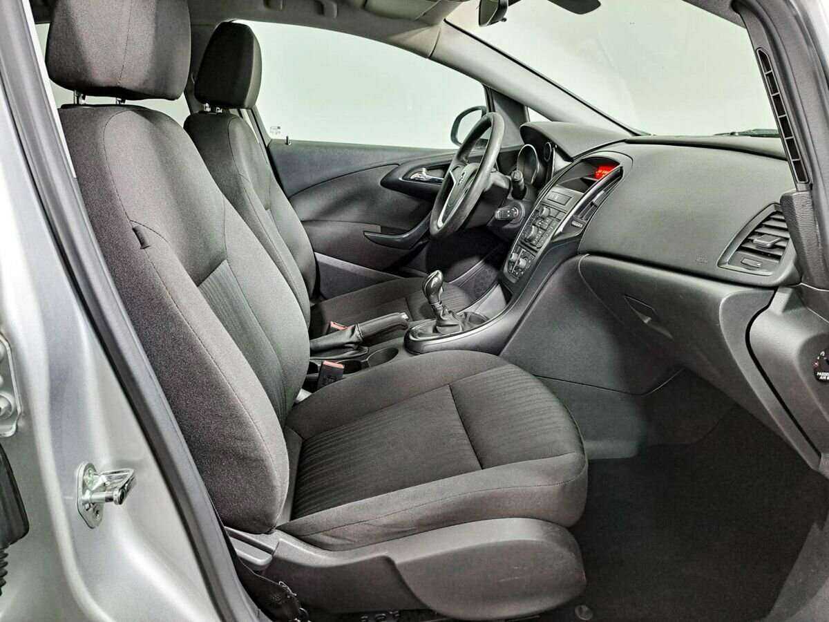 Opel Astra с пробегом — 2011 год. Фото: #7