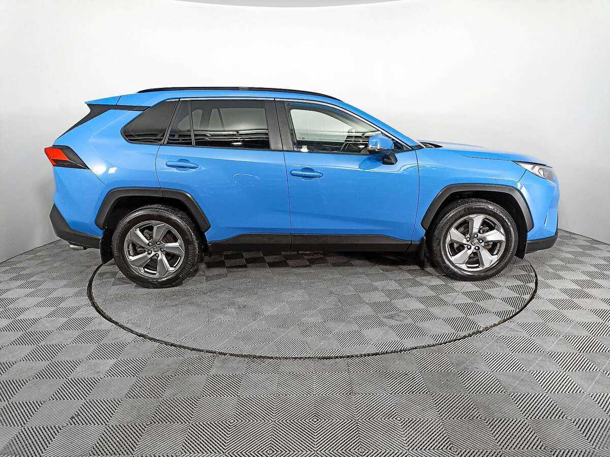 Toyota RAV4 с пробегом — 2020 год. Фото: #3