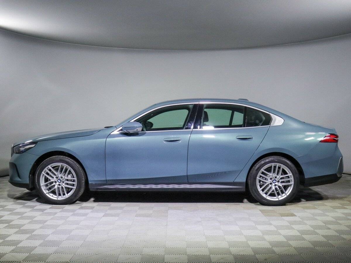 BMW 5 серии с пробегом — 2023 год. Фото: #7
