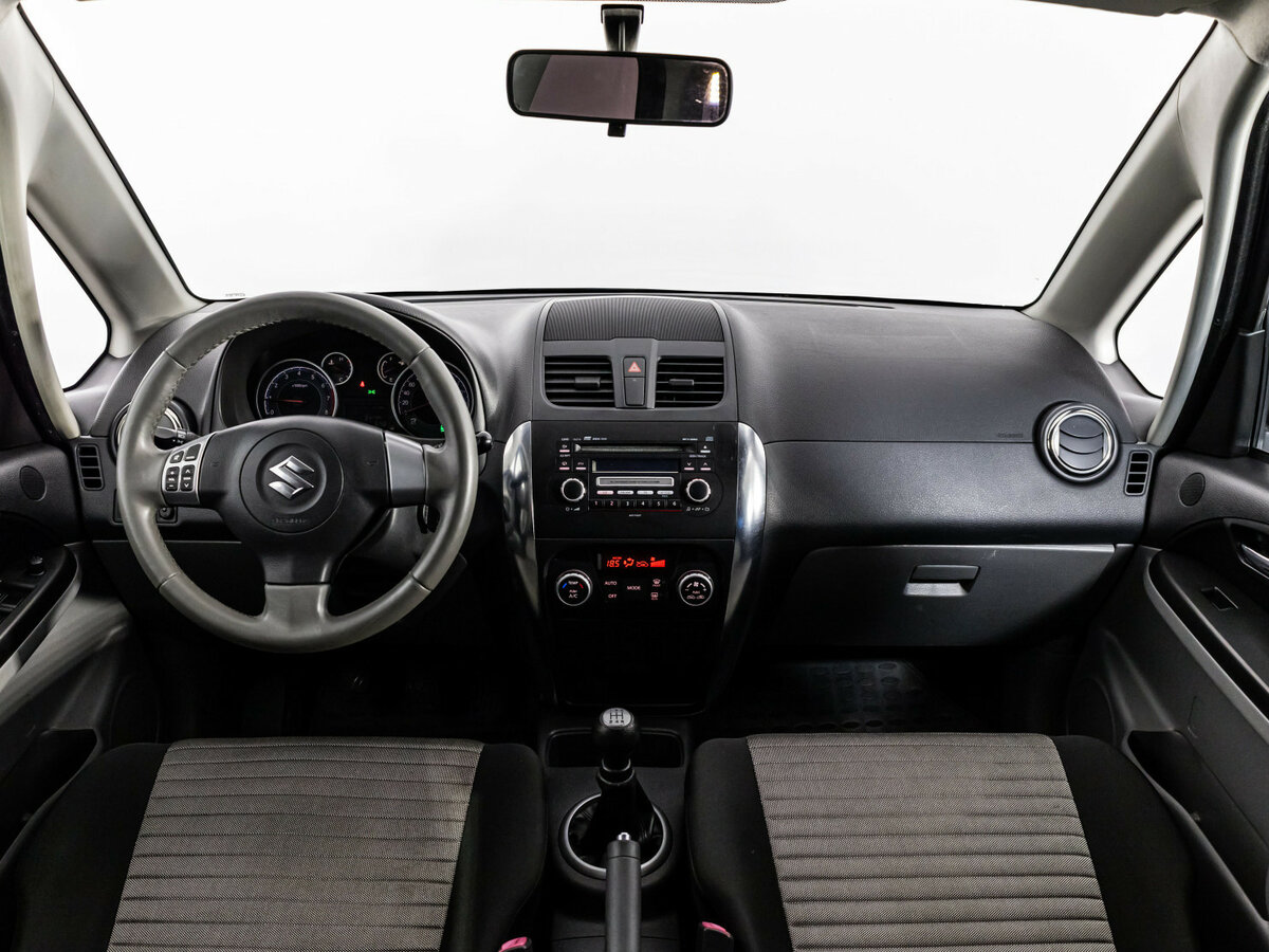 Suzuki SX4 с пробегом — 2010 год. Фото: #9
