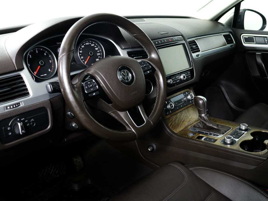 Volkswagen Touareg с пробегом — 2016 год. Фото: #12