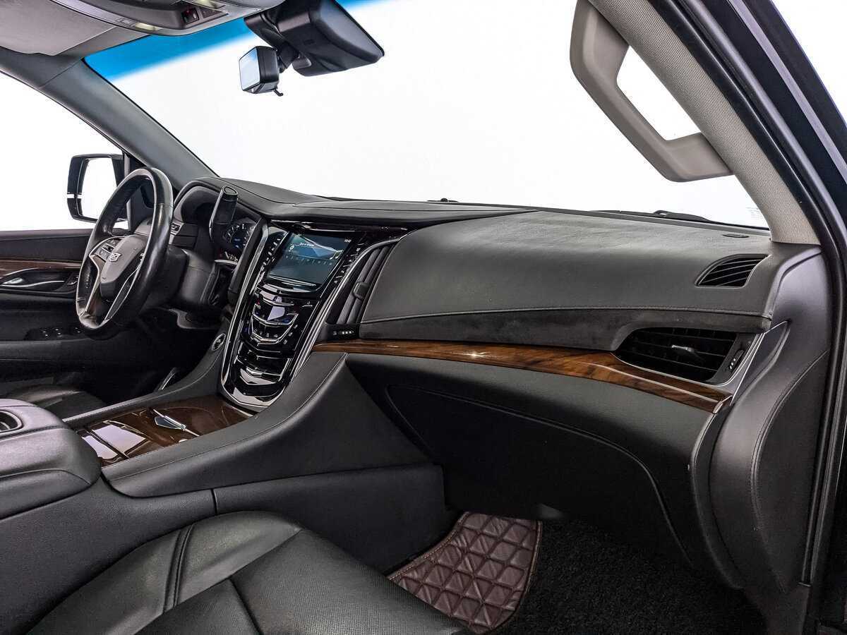Cadillac Escalade с пробегом — 2018 год. Фото: #8