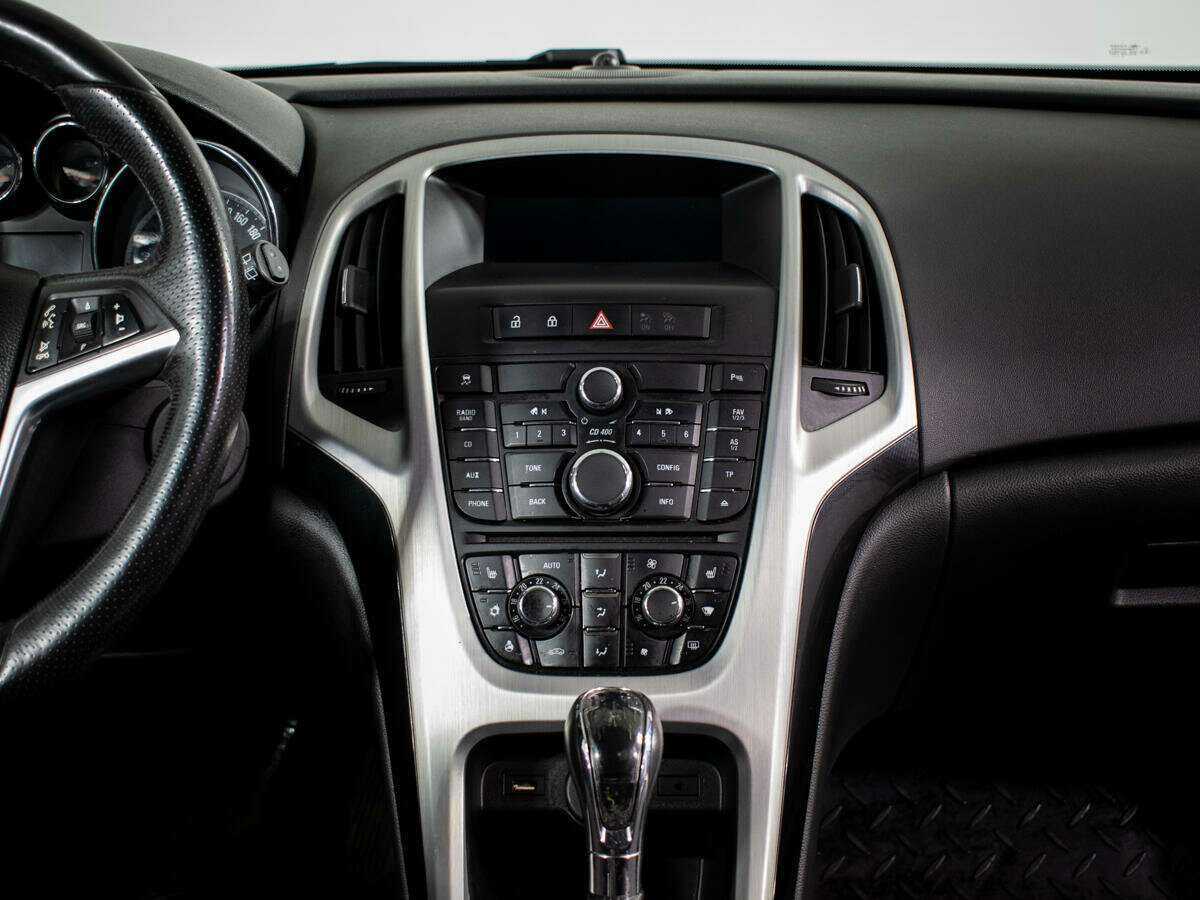 Opel Astra с пробегом — 2012 год. Фото: #10
