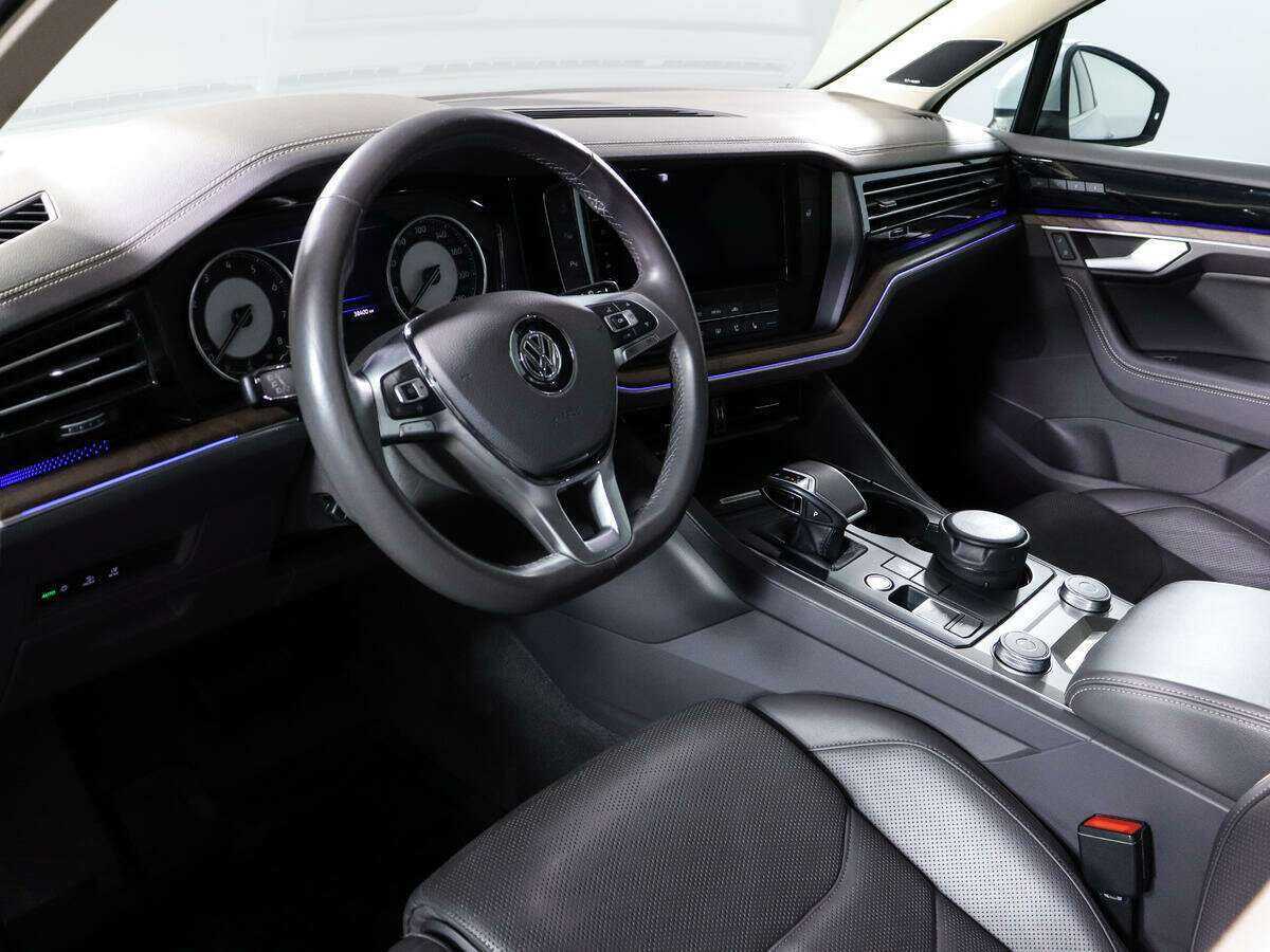 Volkswagen Touareg с пробегом — 2018 год. Фото: #12