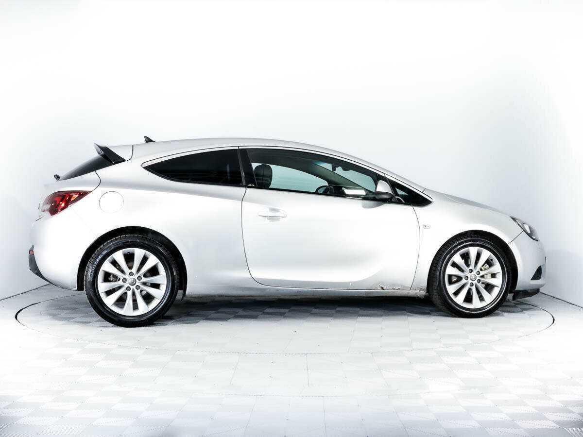 Opel Astra с пробегом — 2012 год. Фото: #3