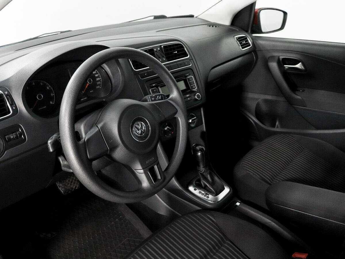 Volkswagen Polo с пробегом — 2010 год. Фото: #8