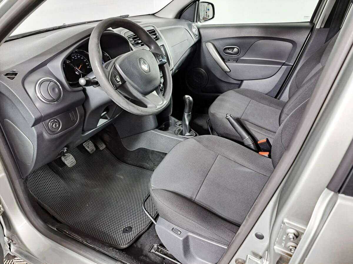 Renault Sandero с пробегом — 2015 год. Фото: #13