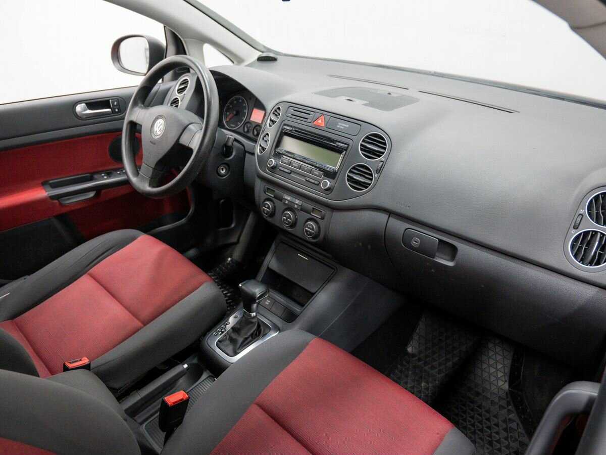 Volkswagen Golf Plus с пробегом — 2008 год. Фото: #5