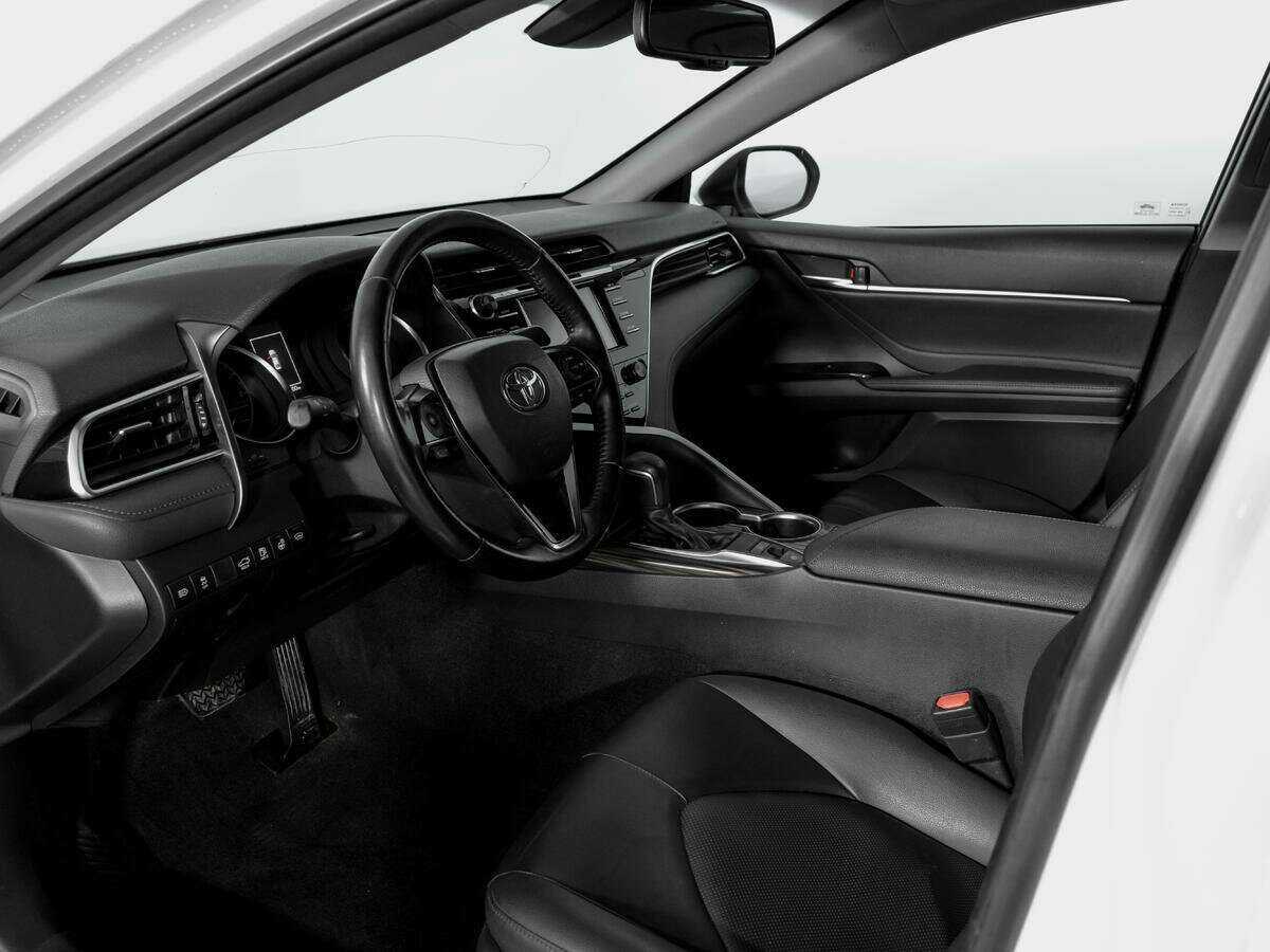 Toyota Camry с пробегом — 2019 год. Фото: #15
