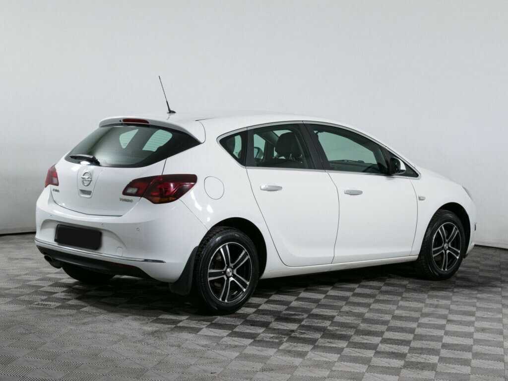 Opel Astra с пробегом — 2013 год. Фото: #3