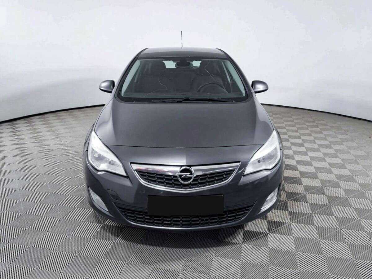 Opel Astra с пробегом — 2011 год. Фото: #1