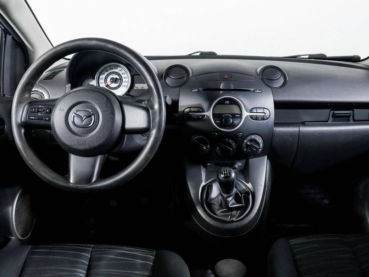 Mazda 2 с пробегом — 2008 год. Фото: #11
