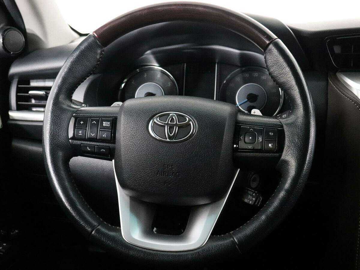 Toyota Fortuner с пробегом — 2017 год. Фото: #13