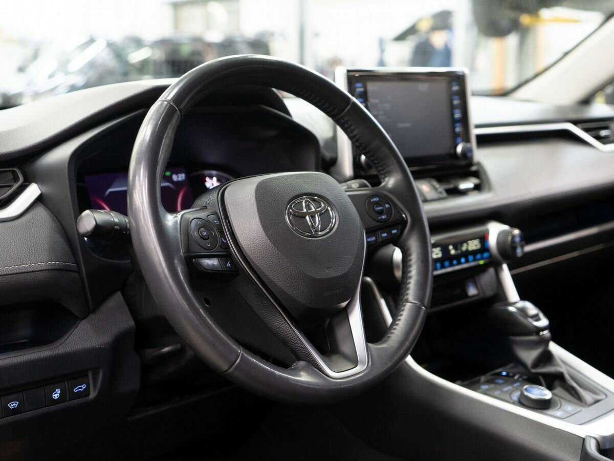 Toyota RAV4 с пробегом — 2020 год. Фото: #4