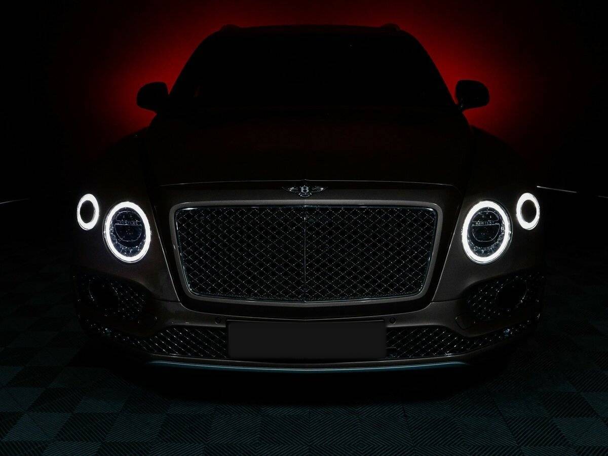 Bentley Bentayga с пробегом — 2016 год. Фото: #34
