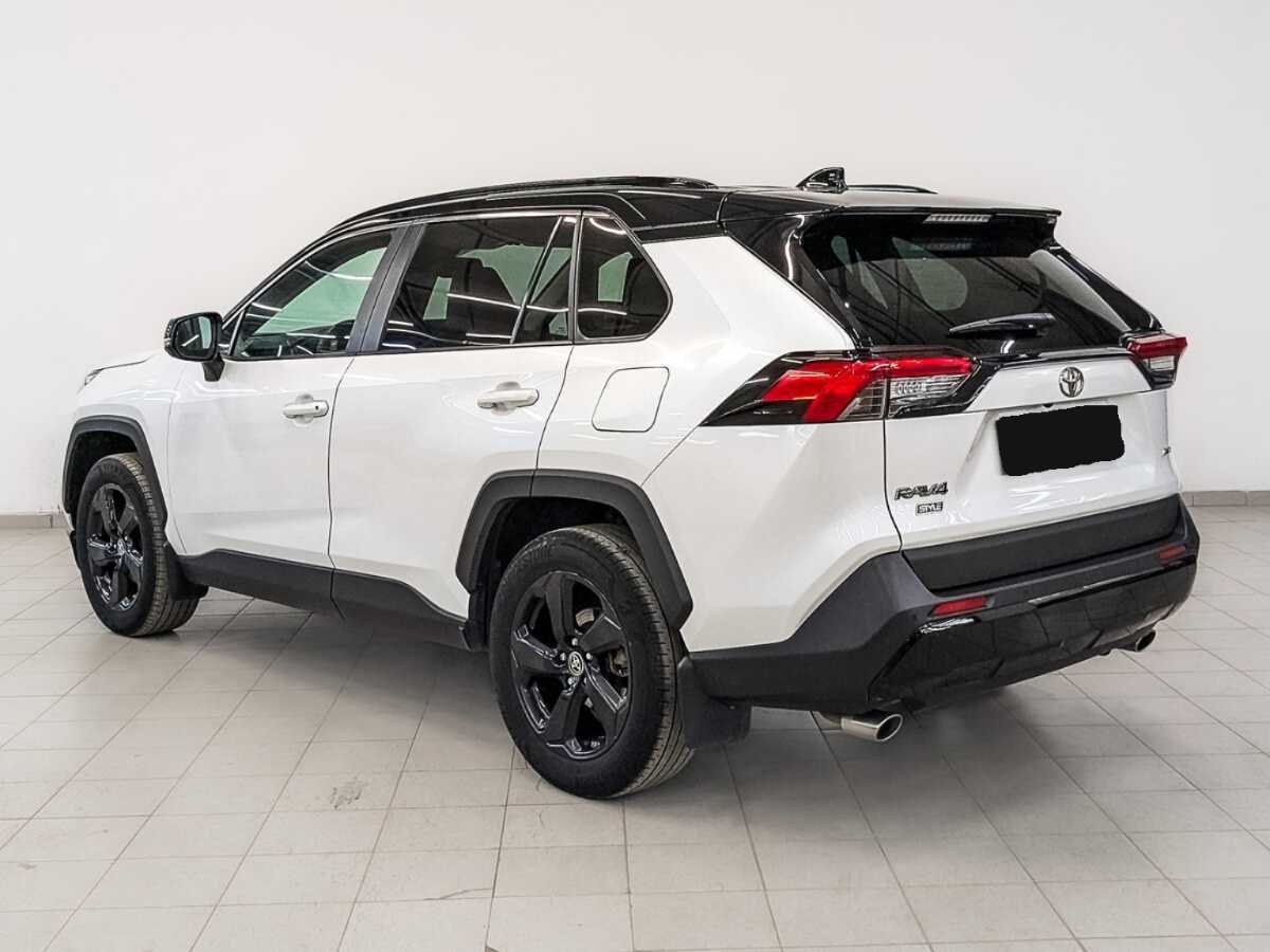 Toyota RAV4 с пробегом — 2021 год. Фото: #6