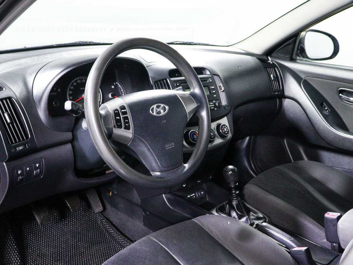 Hyundai Elantra с пробегом — 2010 год. Фото: #11