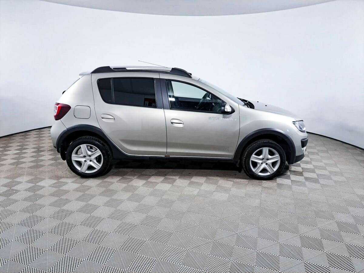 Renault Sandero с пробегом — 2017 год. Фото: #3