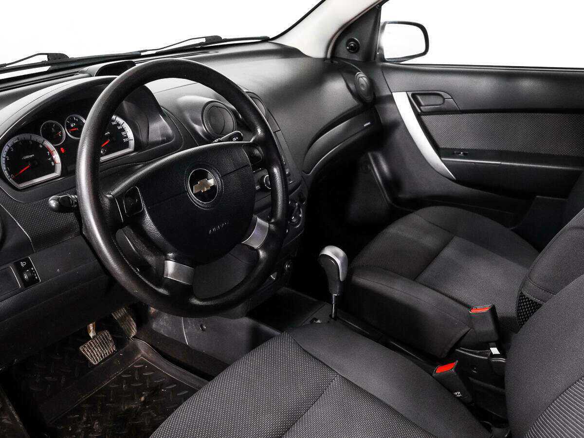 Chevrolet Aveo с пробегом — 2010 год. Фото: #8