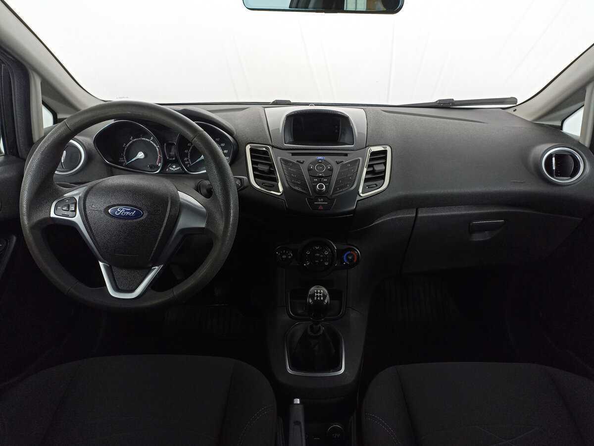 Ford Fiesta с пробегом — 2015 год. Фото: #13