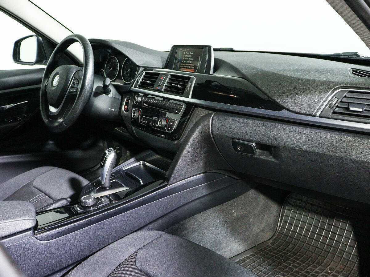 BMW 3 серии с пробегом — 2017 год. Фото: #6