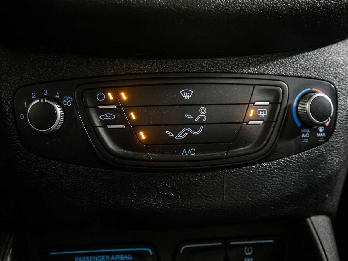 Ford Tourneo Courier с пробегом — 2017 год. Фото: #10