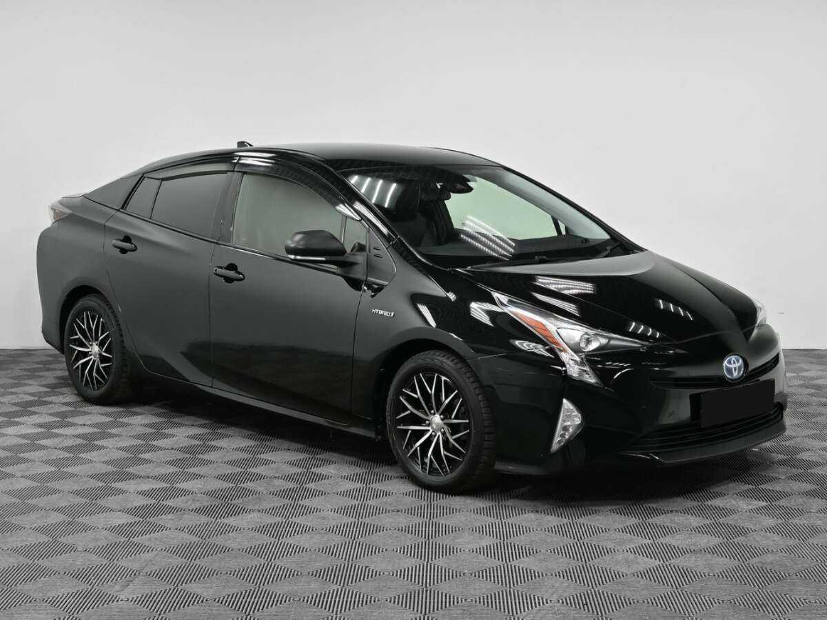 Toyota Prius с пробегом — 2016 год. Фото: #2
