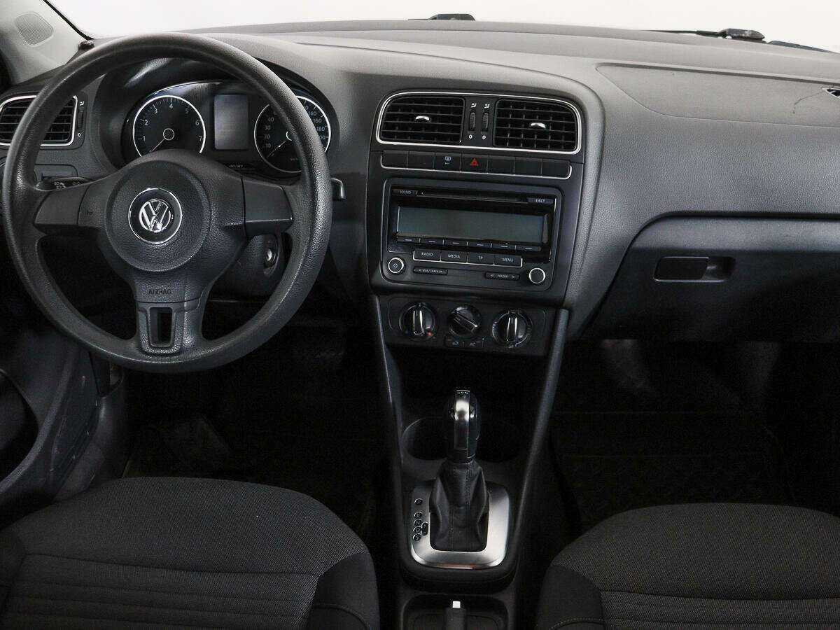 Volkswagen Polo с пробегом — 2011 год. Фото: #11
